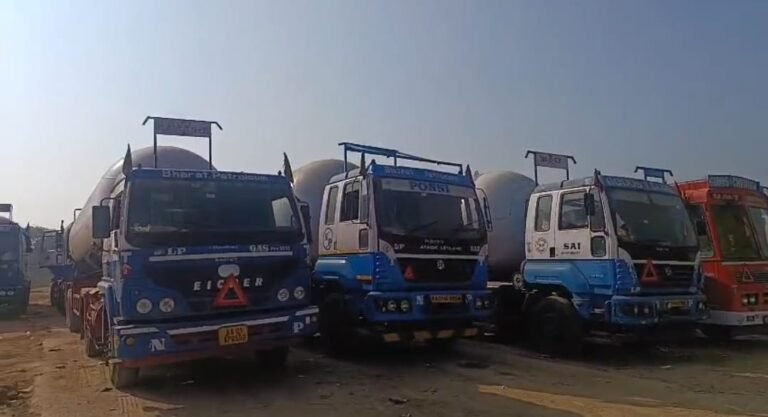 Gas-shortage-due-to-war-effect-Tankers-que-in-city-outskirts-